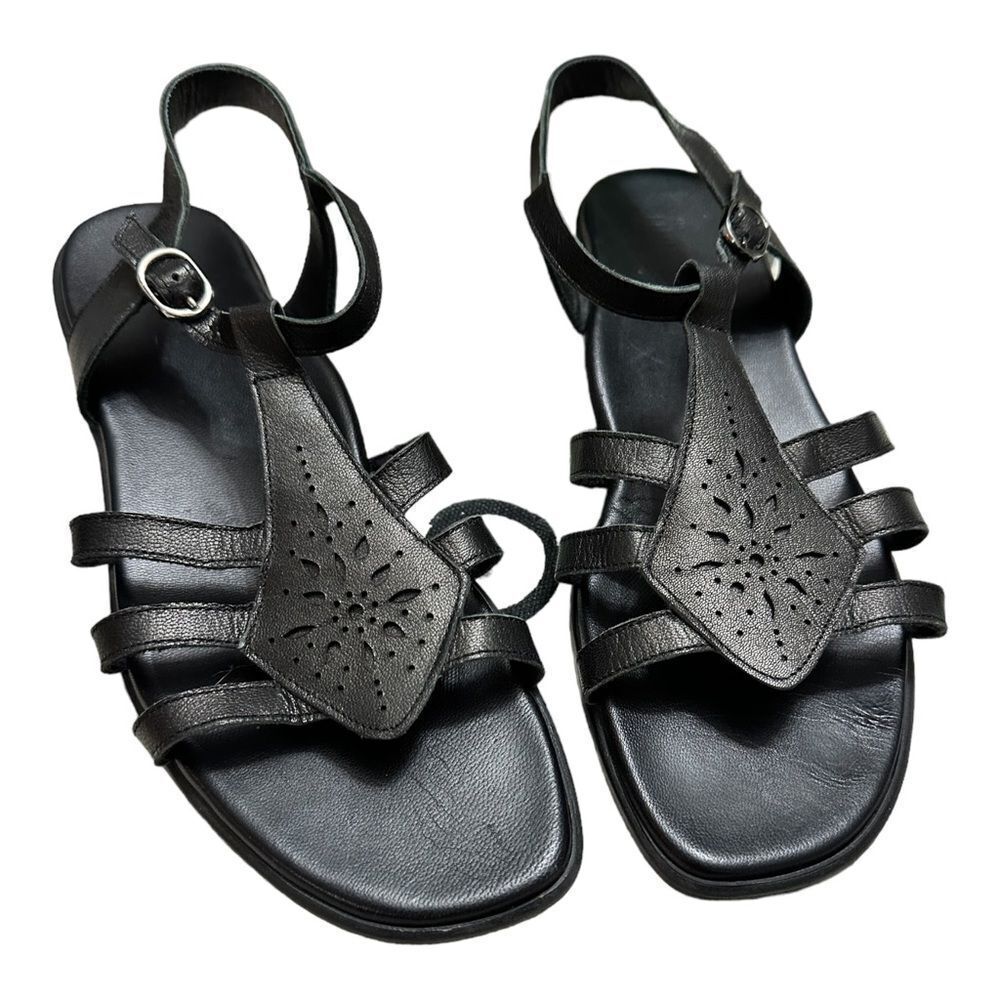 Munro black leather starburst perforated sandal Size 10b American made